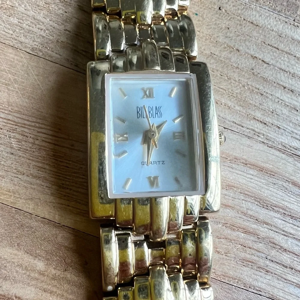 Bill Blass ladies rectangular gold tone Art Deco style dress Watch NEW BATTERY